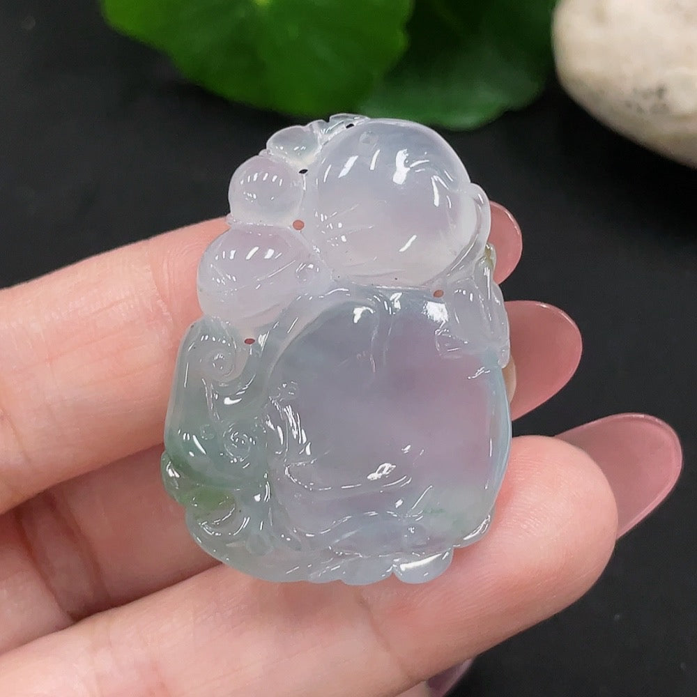 Jadeite fortune and longevity pendant by HUILIU HQ, intricately carved jade jewelry weighing about 11.6 grams.