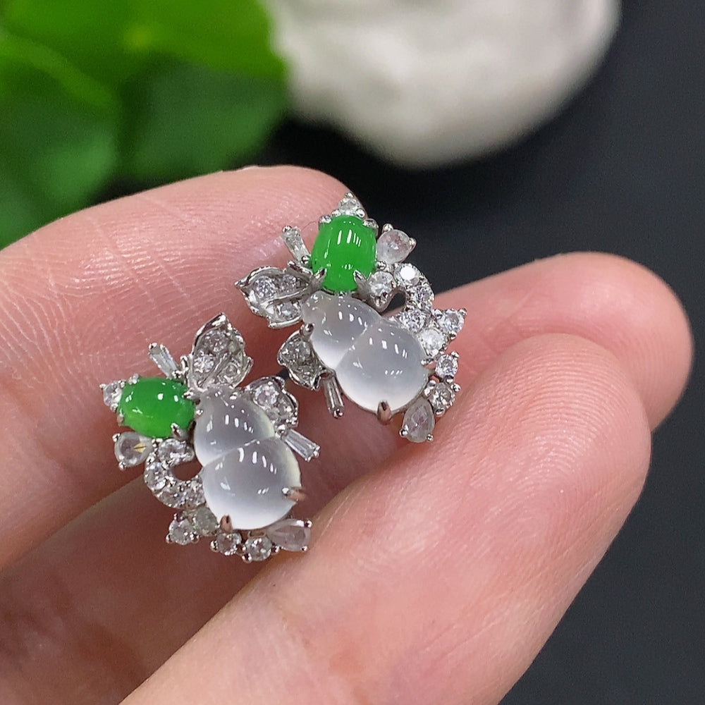 Huiliu HQ Jadeite Gourd Earrings in 18K gold with diamond accents, featuring intricate inlay and a total weight of approx. 4g.