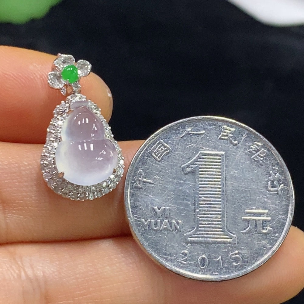Jadeite gourd pendant by HUILIU HQ, inlaid with 18k gold, featuring smooth jade surface and detailed craftsmanship.