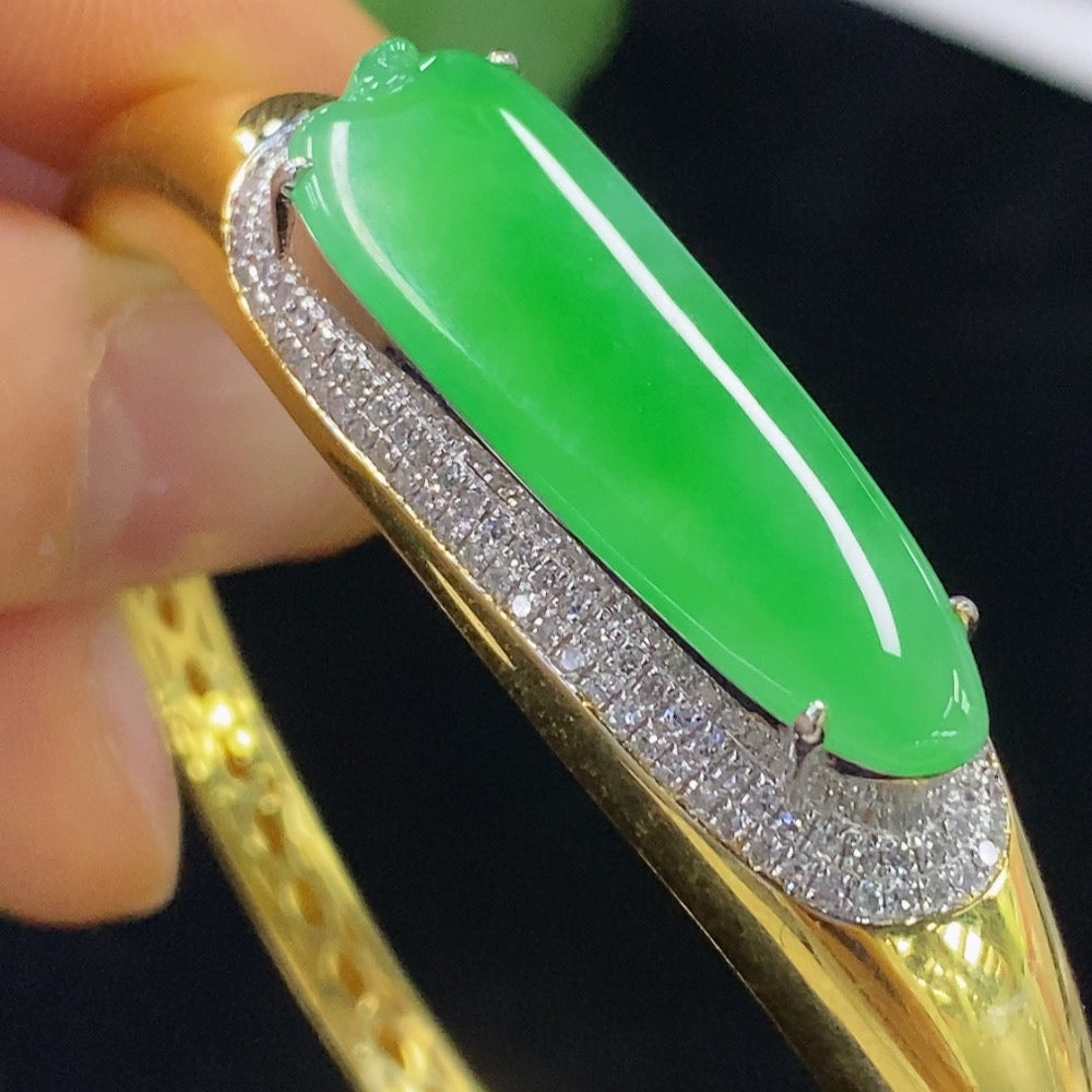 HUILIU HQ jadeite inlaid bracelet with 18k gold and diamond accents, featuring intricate craftsmanship and a total weight of 16.37g.