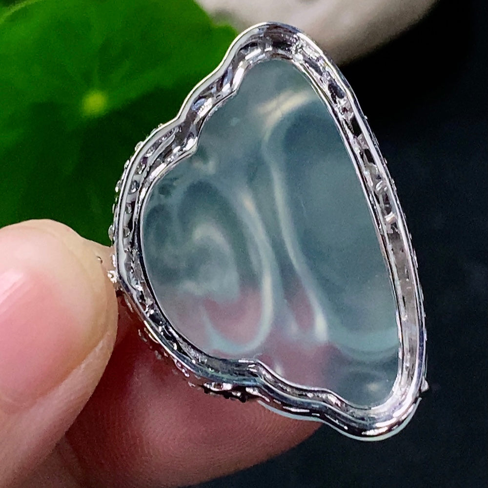 Jadeite inlaid Buddha pendant with diamond accents, crafted in 18k gold, weighs approximately 10.22g, from HUILIU HQ.