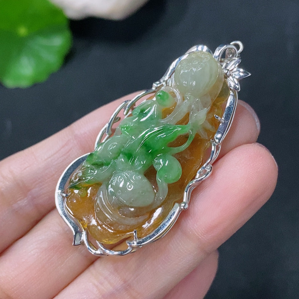 HUILIU HQ jadeite lotus pendant with 18k clasp, gold inlay, main body Au68%, weighs about 10.92g, showcasing intricate jade craftsmanship.
