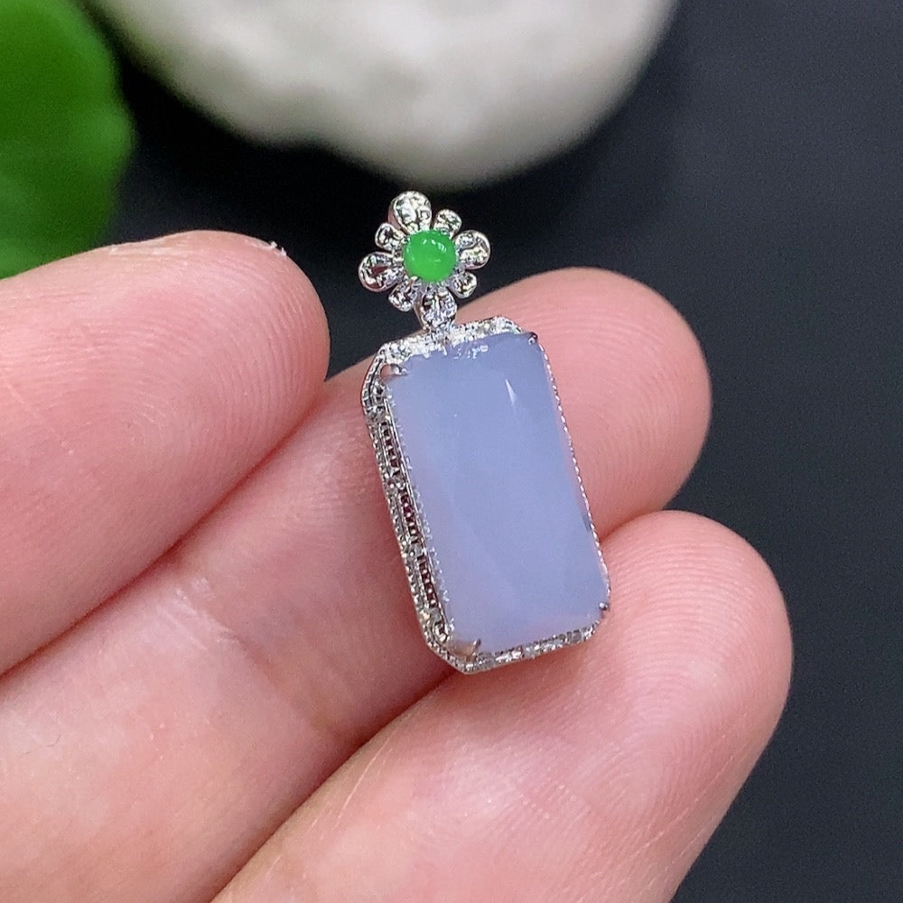 HUILIU HQ jadeite inlaid pendant with 18k gold, showcasing a smooth, polished jade piece with gold accents, total weight approx. 2g
