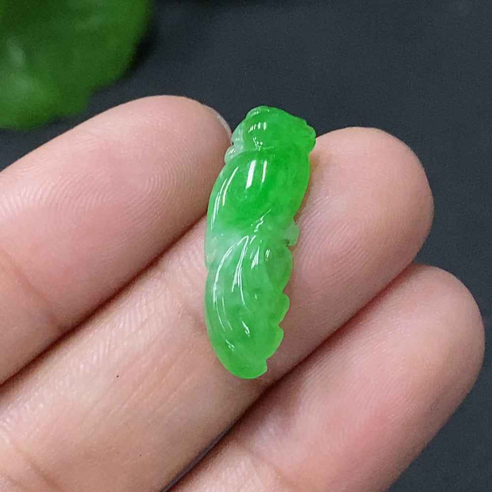 Jadeite inlaid parrot jewelry piece by HUILIU HQ, weighing 1.080g, showcasing detailed craftsmanship and vibrant jade colors.