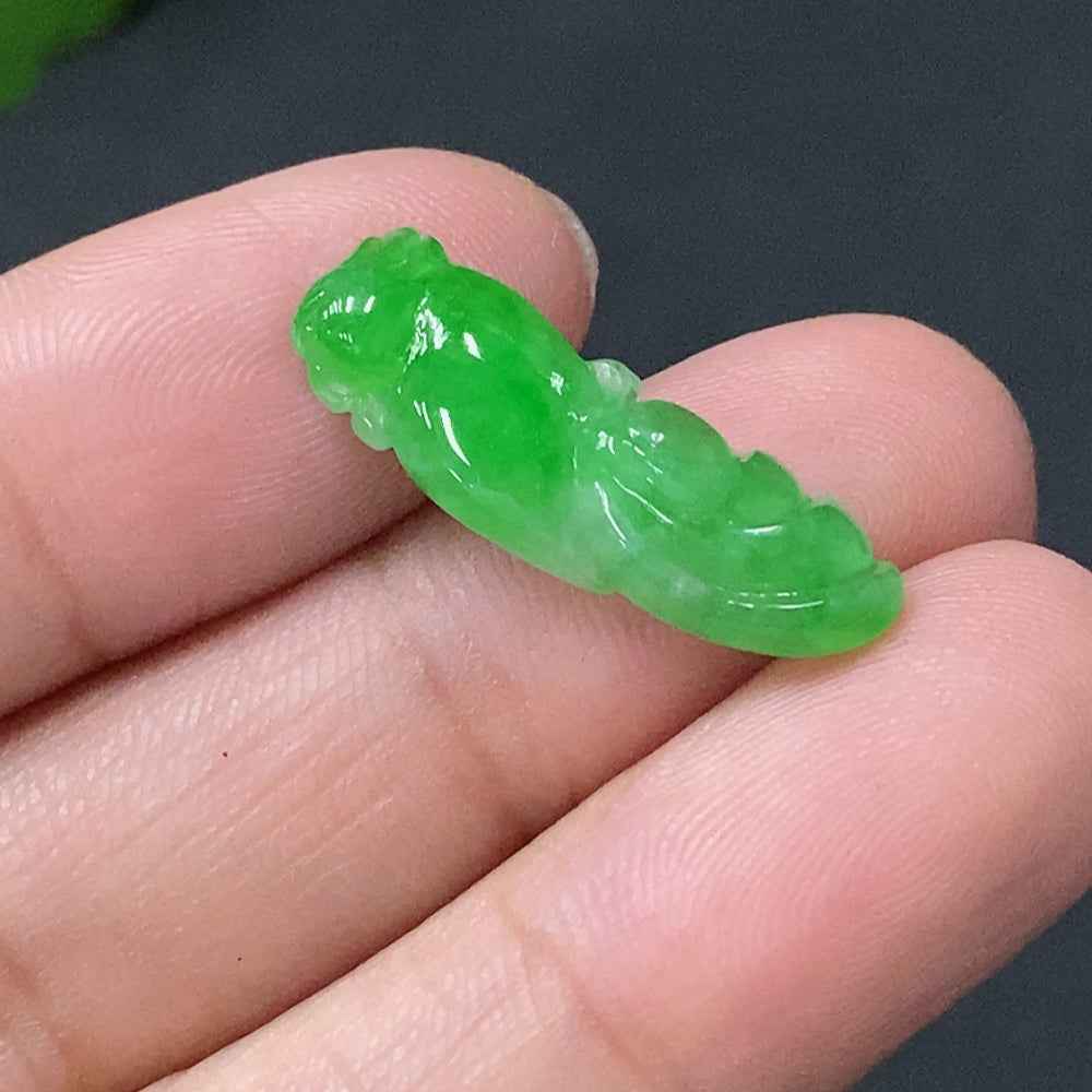 Jadeite inlaid piece shaped like a parrot from HUILIU HQ, weighing 1.080g, showcasing detailed craftsmanship and vibrant green jade color.