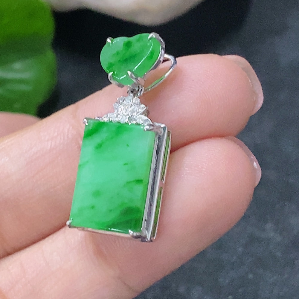 HUILIU HQ jadeite inlaid plain pendant in 18k gold with diamond accent, showcasing smooth jade surface and elegant design.