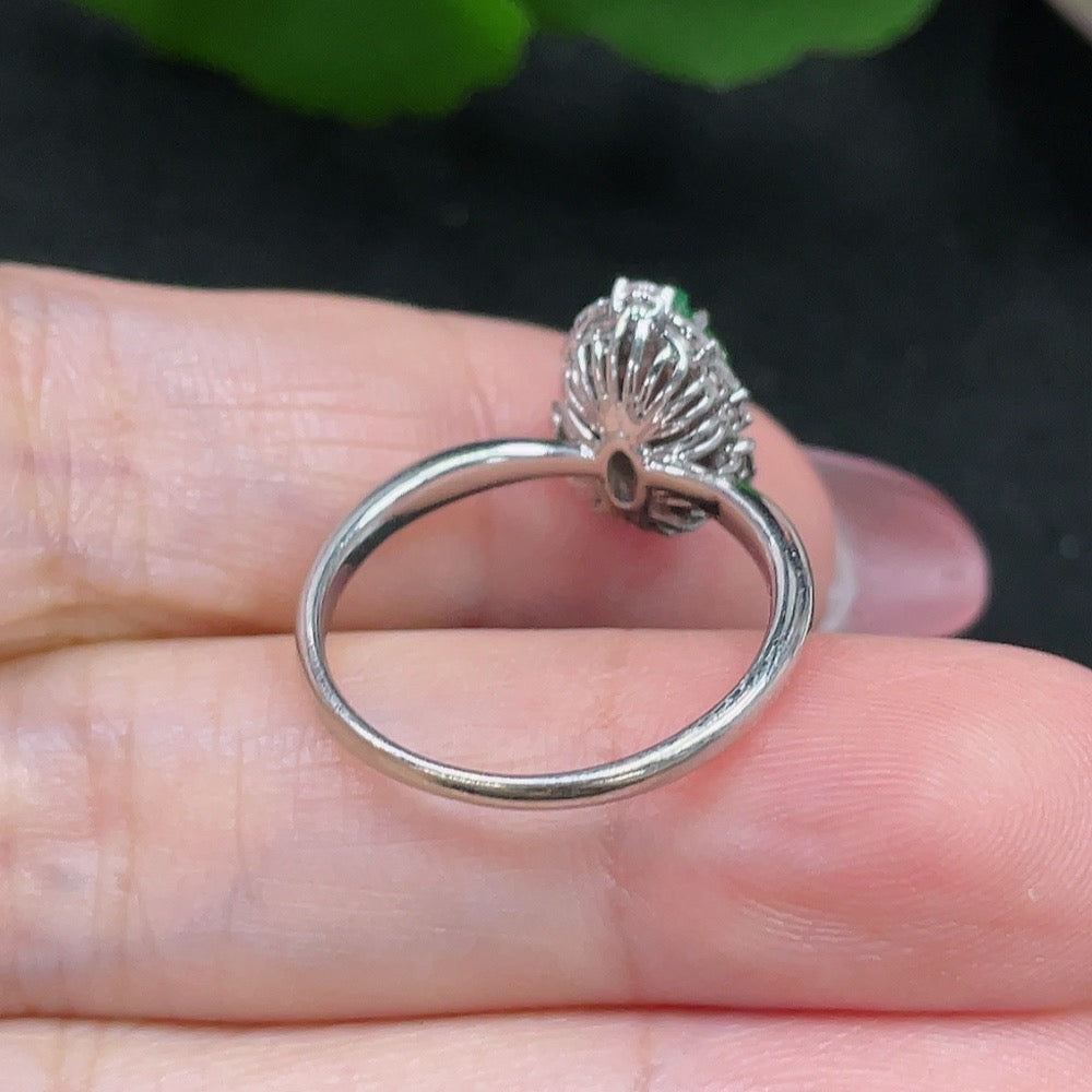 Huiliu HQ jadeite inlaid ring with diamond accents, showcasing intricate craftsmanship and vibrant green jade gemstone.