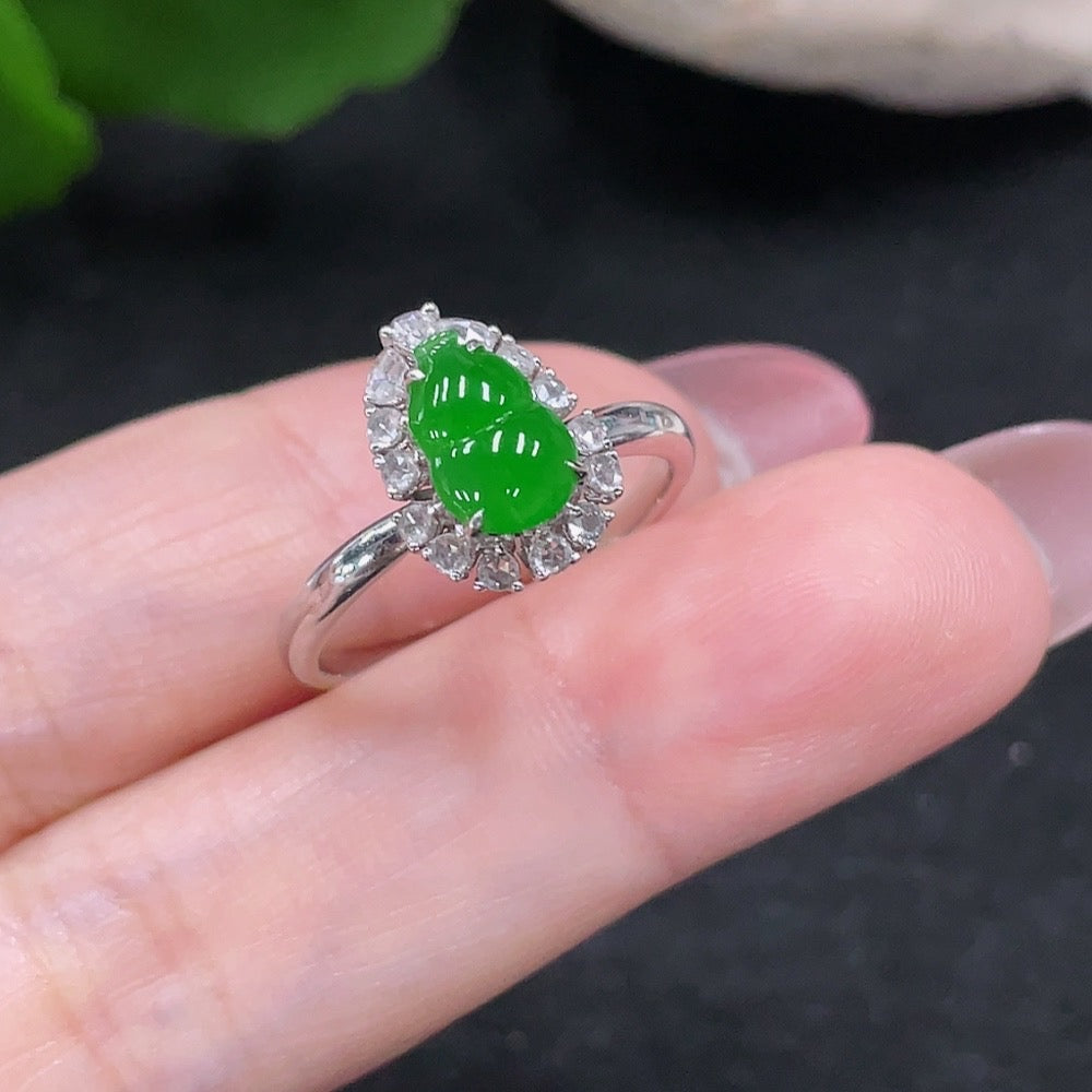 Huiliu HQ jadeite inlaid ring with diamond accents, featuring intricate jade design and sparkling gemstone details.