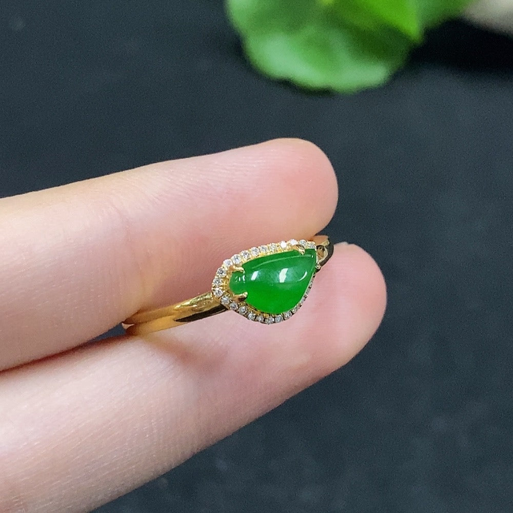 Huiliu HQ Jadeite inlaid ring with diamond, featuring intricate jade and diamond design, certified by Huiliu.