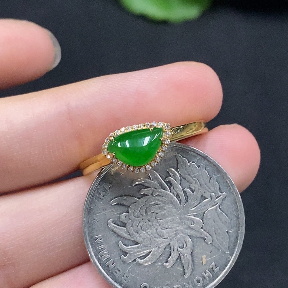 Huiliu HQ jadeite ring with diamond inlaid, showcasing intricate jade craftsmanship and sparkling diamond accents.