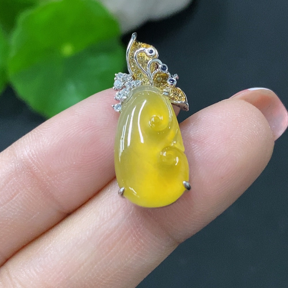Jadeite-inlaid Ruyi pendant in 18K gold with diamond accents, featuring a jade gemstone and intricate design.