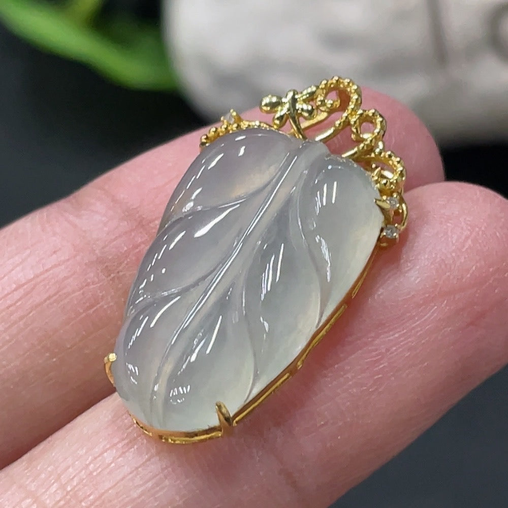 HUILIU HQ jadeite leaf pendant in 18k gold with diamond inlay, showcasing a detailed jade pendant with elegant design.