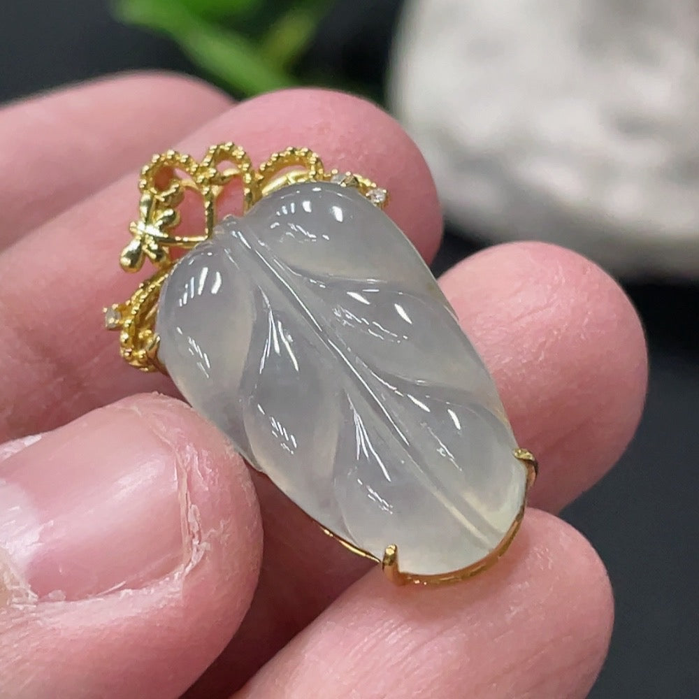 HUILIU HQ Jadeite leaf pendant with 18k gold inlay and colorless diamond, showcasing intricate craftsmanship and natural jade beauty.