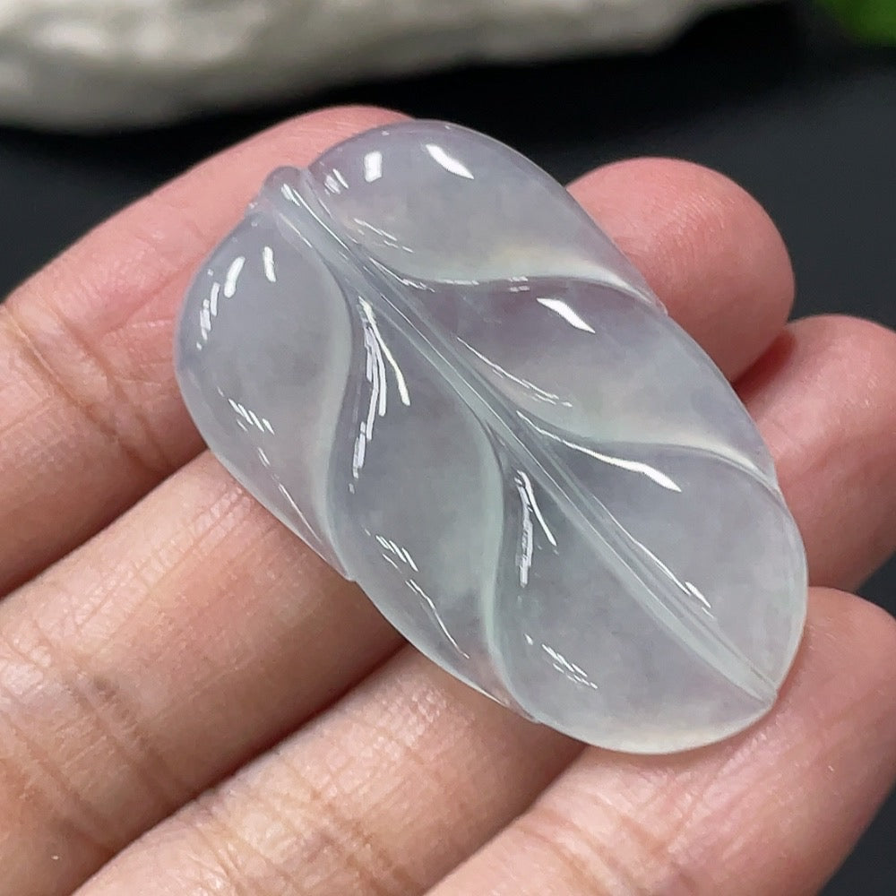 HUILIU HQ jadeite leaf inlay piece weighing about 6.7g, featuring detailed jade leaf design on smooth jade surface