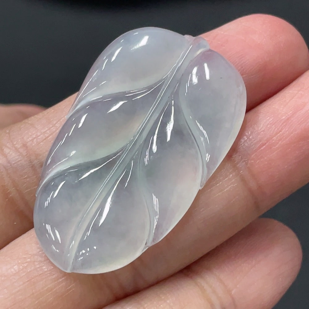 HUILIU HQ jadeite leaf inlay piece weighing about 6.7g, featuring detailed green jade leaf design on smooth surface.