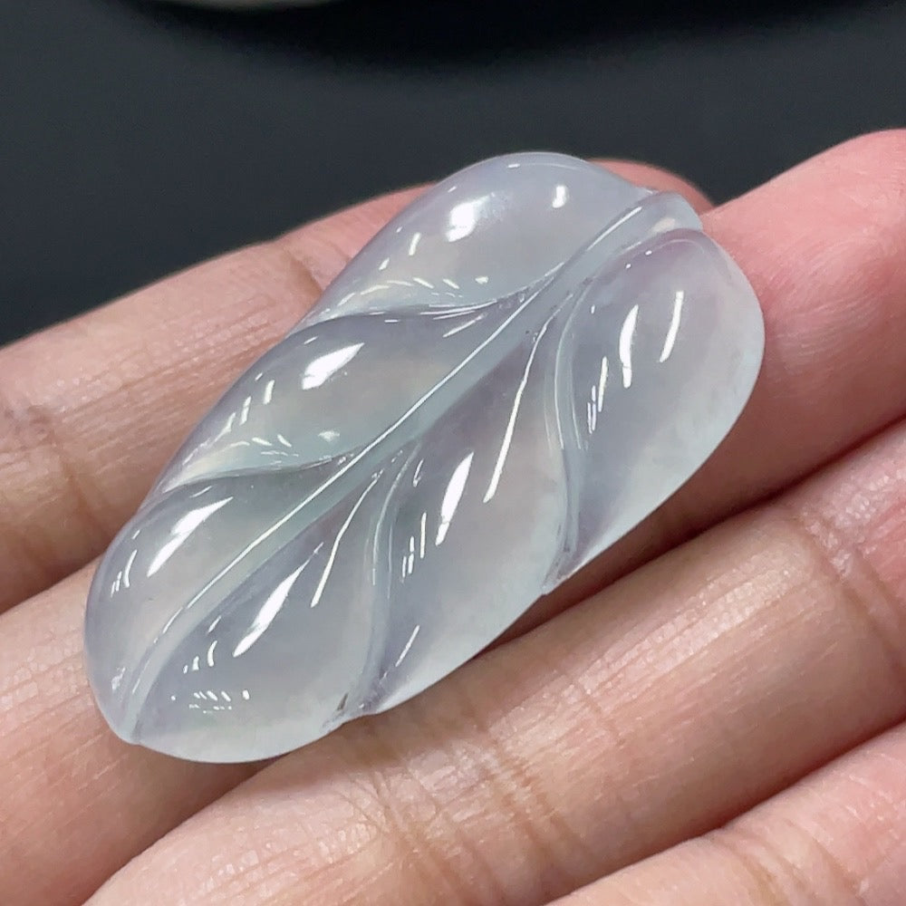 HUILIU HQ jadeite leaf inlay piece weighing about 6.7g, featuring detailed natural jadeite leaf design on smooth surface.