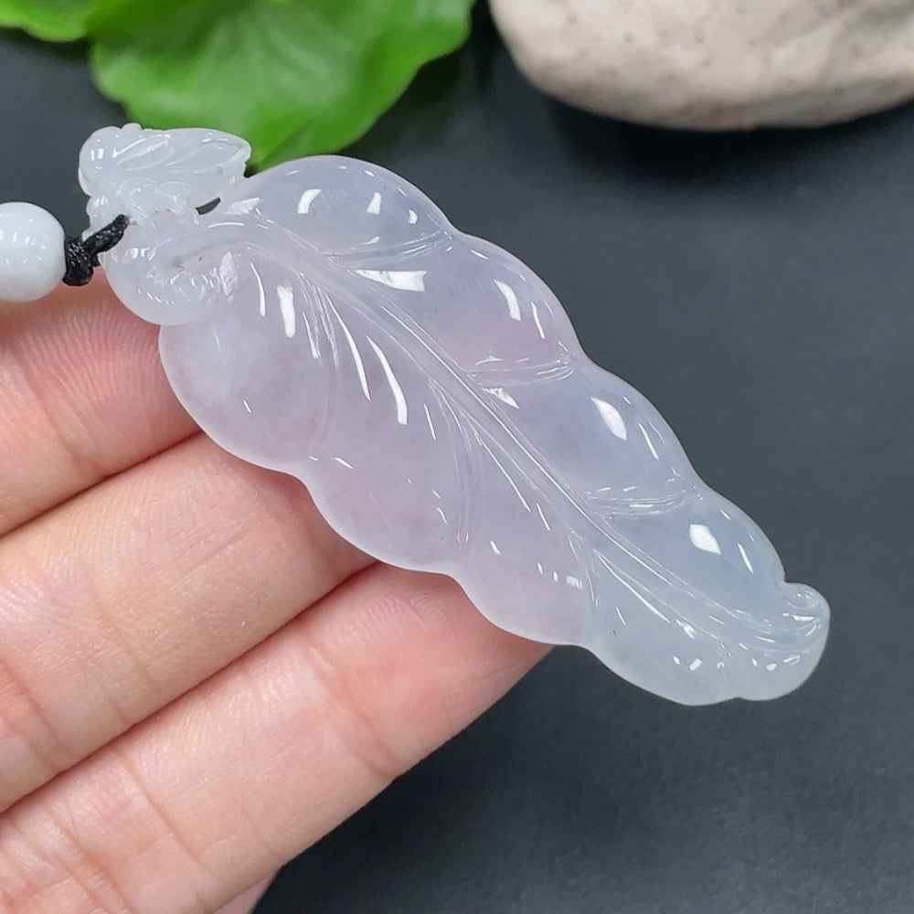 HUILIU HQ jadeite leaf pendant weighing 16.072g, crafted from green jade with intricate leaf design and polished finish.