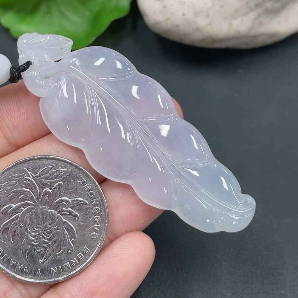 HUILIU HQ jadeite leaf pendant with detailed leaf design, weighs 16.072g, showcasing smooth green jade craftsmanship.