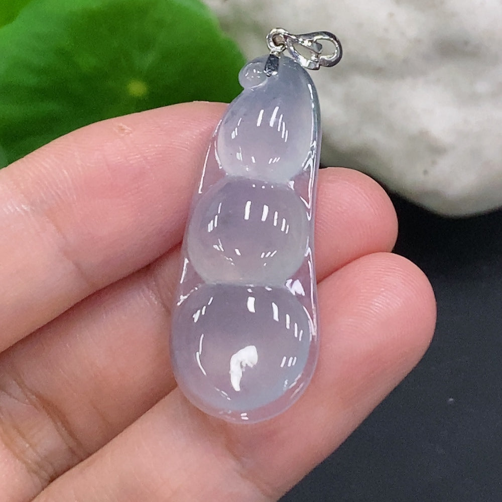 Jadeite lucky bean pendant with 18K gold clasp, crafted from green jade, weighing approx. 4.8g, by HUILIU HQ.