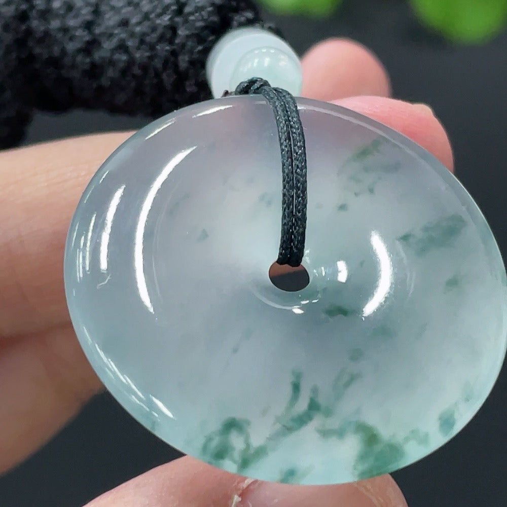 HUILIU HQ jadeite Peace Knot pendant with natural green jade, weighs approximately 19.4g, featuring intricate traditional design.