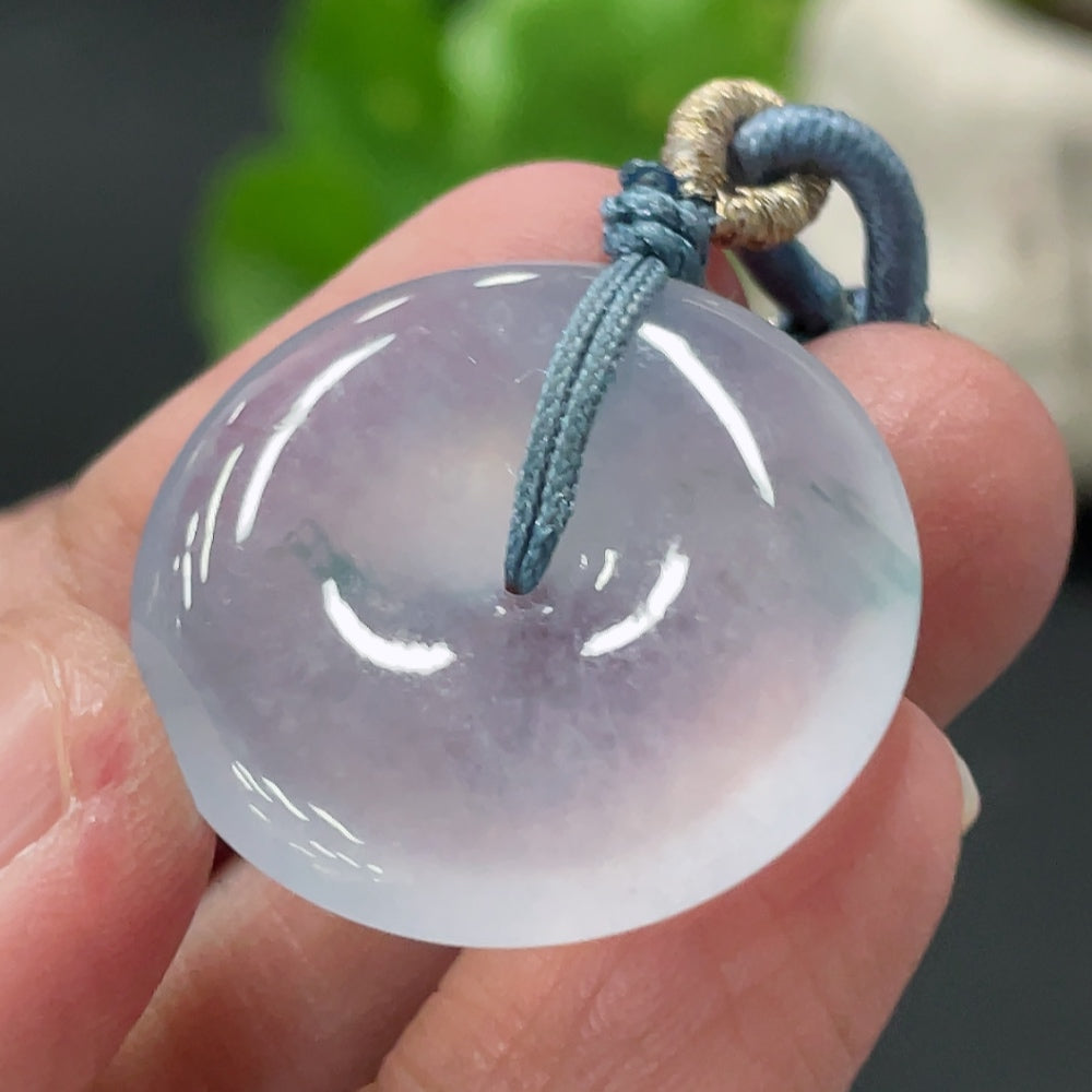 HUILIU HQ Jadeite Peace Knot Pendant, handcrafted jade pendant weighing approx. 7.92g, featuring a traditional peace knot design.