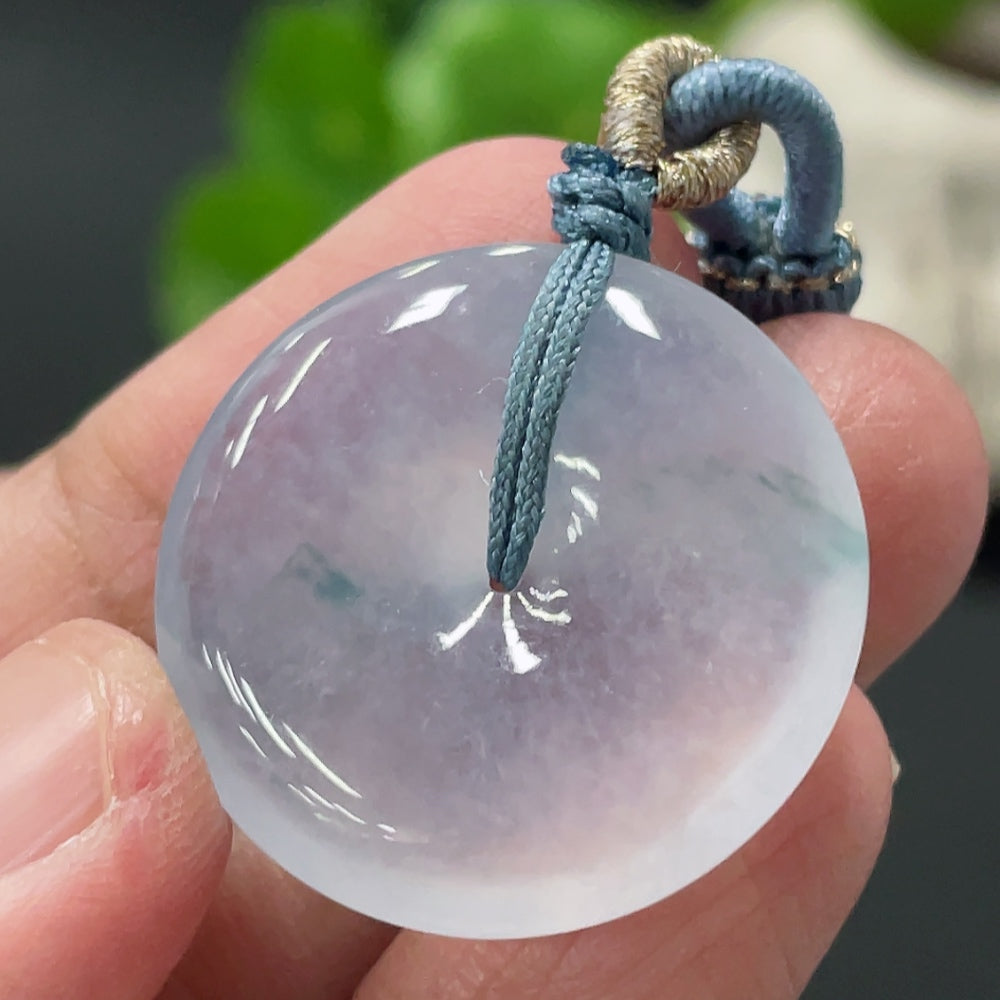 HUILIU HQ Jadeite Peace Knot Pendant, natural jade jewelry with intricate knot design, weighs approximately 7.92g.