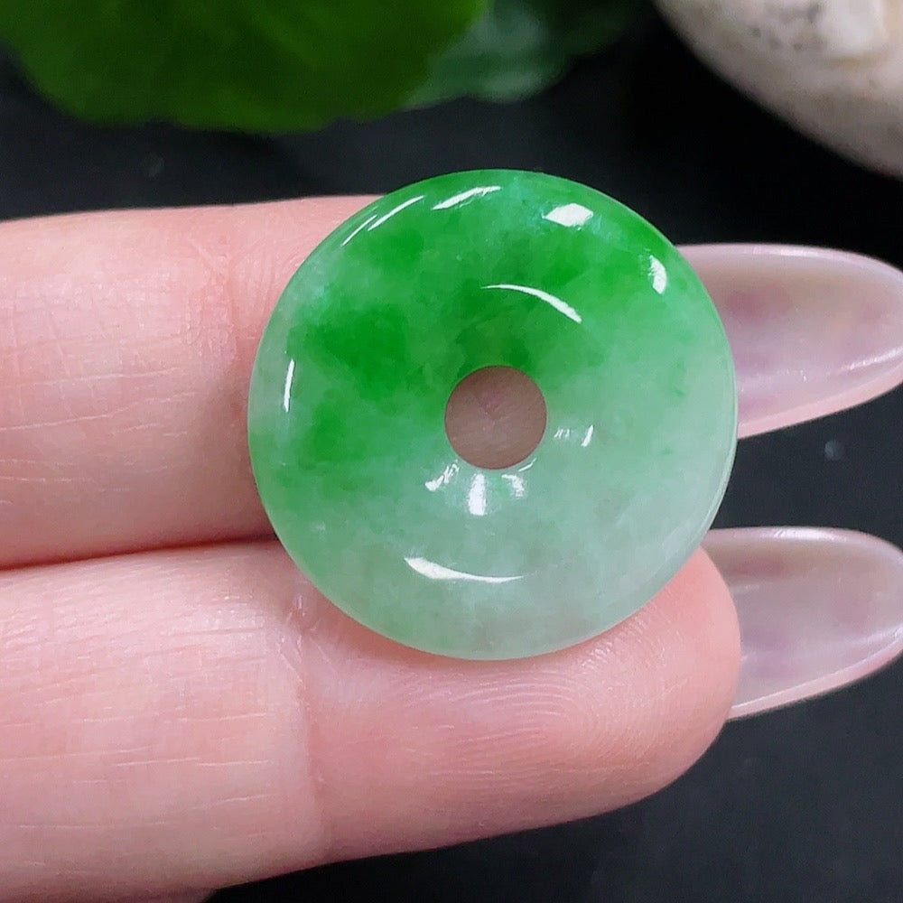HUILIU HQ jadeite Peace Knot pendant, approximately 3.5g, featuring a traditional carved jade design on a smooth string.