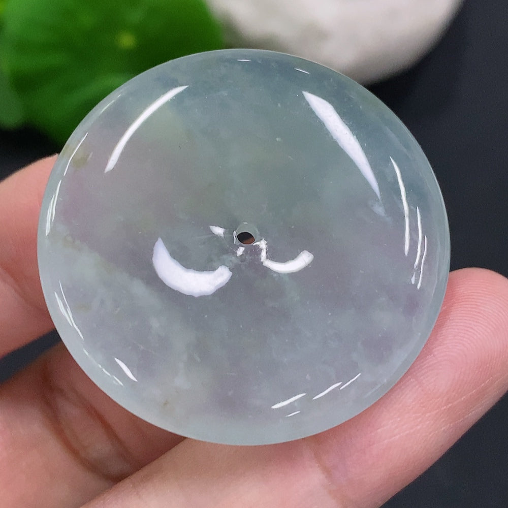 HUILIU HQ Jadeite Peace Knot pendant, approximately 16.4g, showcasing intricate jade craftsmanship and smooth, polished surface.