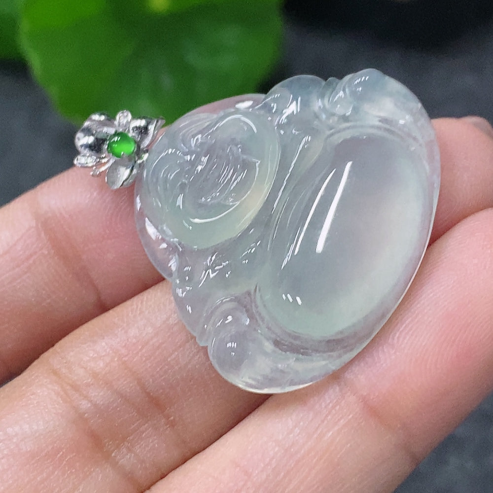 HUILIU HQ jadeite Buddha pendant in 18k gold, non-diamond, weighing approximately 6.47g, featuring intricate carved details.