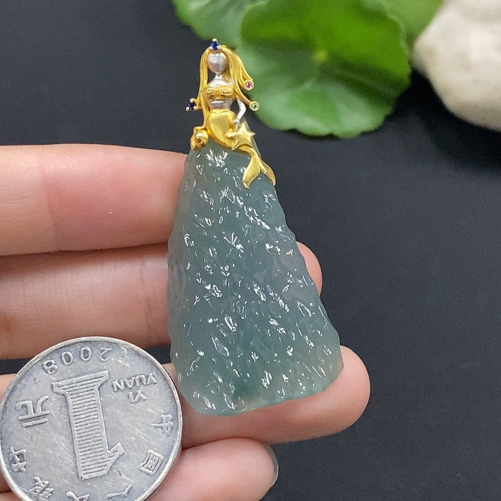 Huiliu certified jadeite pendant showcasing a smooth green jade gemstone with intricate carving details.
