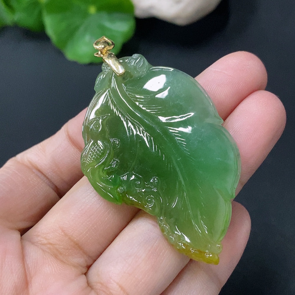 HUILIU HQ jadeite pendant in leaf shape with 18K gold, total weight approx. 14.35g, showcasing intricate jade craftsmanship.