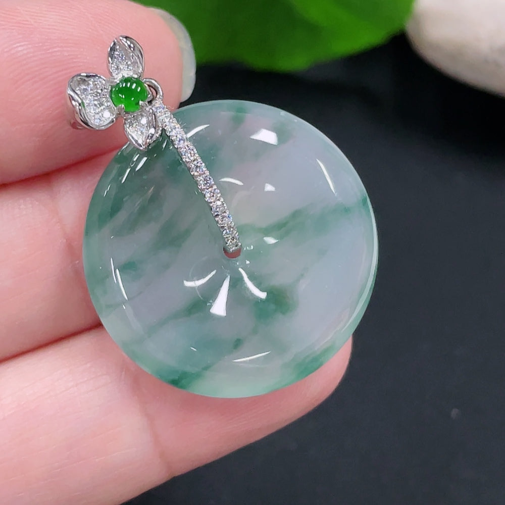 HUILIU HQ jadeite pendant featuring a peace buckle design with an 18k gold buckle head, weighs approximately 8.6g, no diamonds.