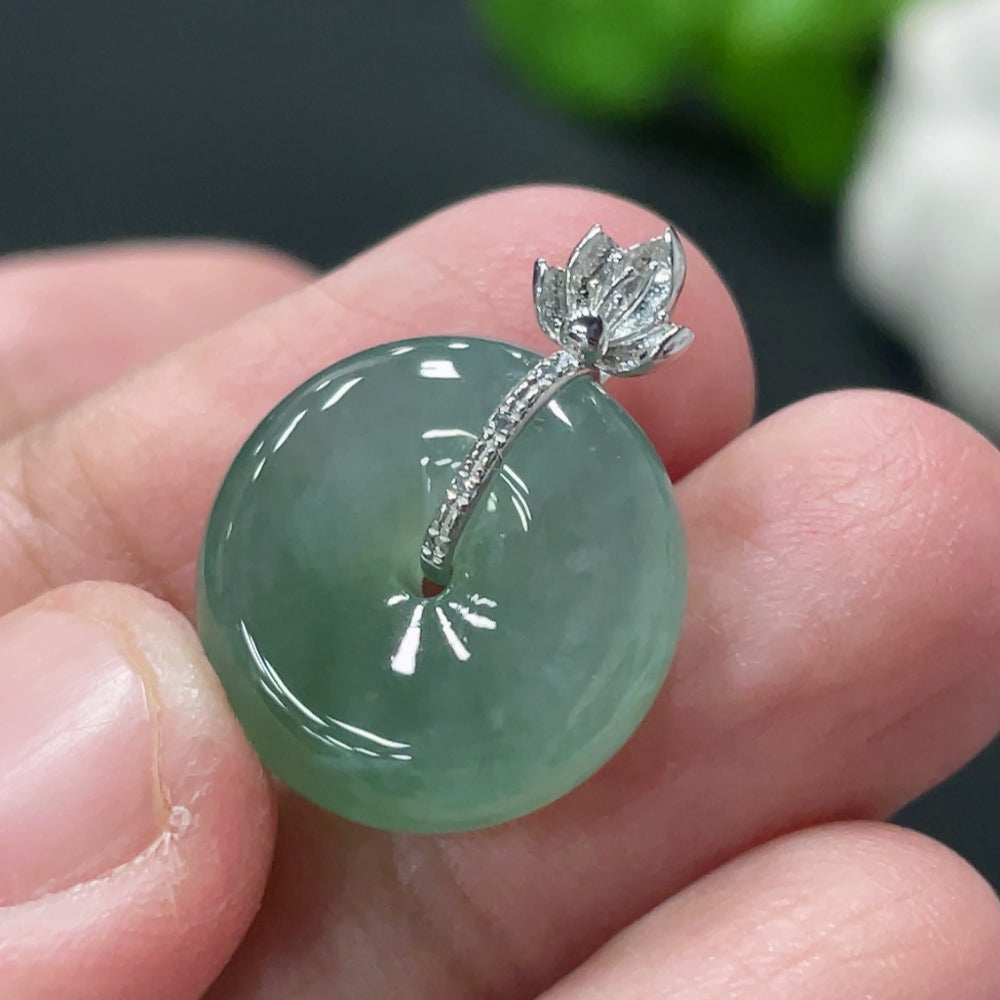 HUILIU HQ jadeite pendant with peace buckle design, 18k gold, non-diamond, weighs approx. 3.37g, elegant jewelry piece