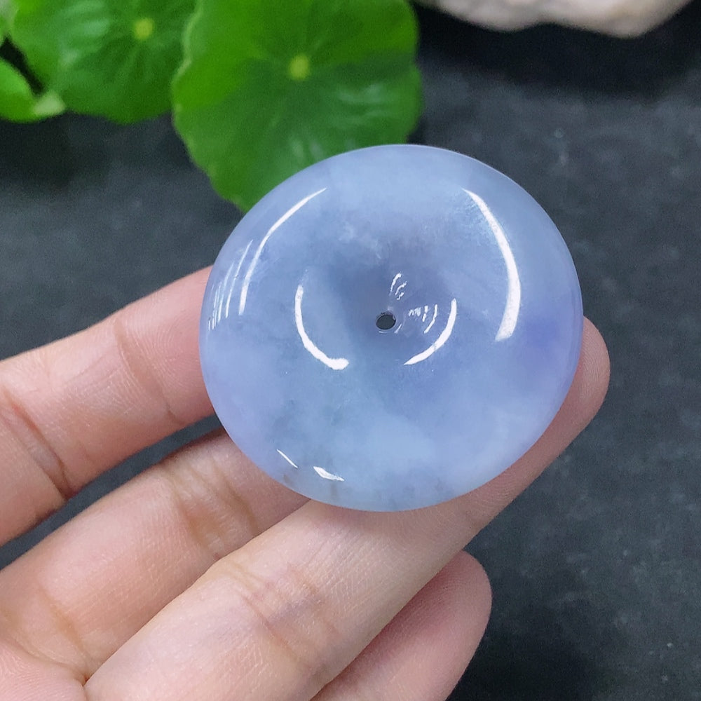 Huiliu HQ jadeite pendant with peace buckle design, crafted from high-quality green jade, certified by Huiliu.