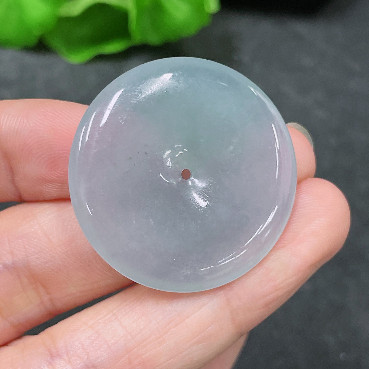 Huiliu HQ jadeite pendant featuring a peace buckle design, crafted from polished green jade with Huiliu certification.