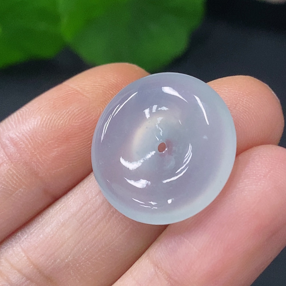 Huiliu HQ jadeite pendant featuring a peace buckle design, weighs approximately 3.65g, with smooth green jade surface and polished finish.