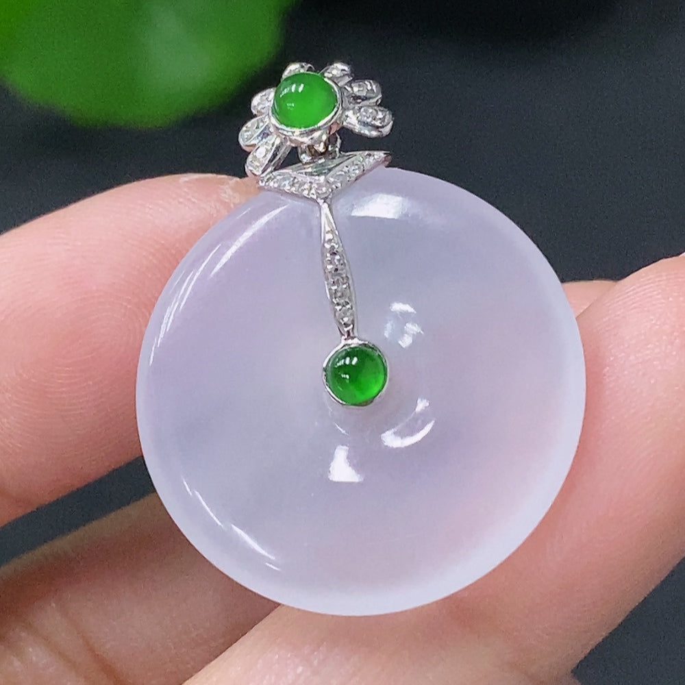 HUILIU HQ jadeite pendant with peace buckle, 18K gold accents, diamond details, weighing approximately 5.33g.