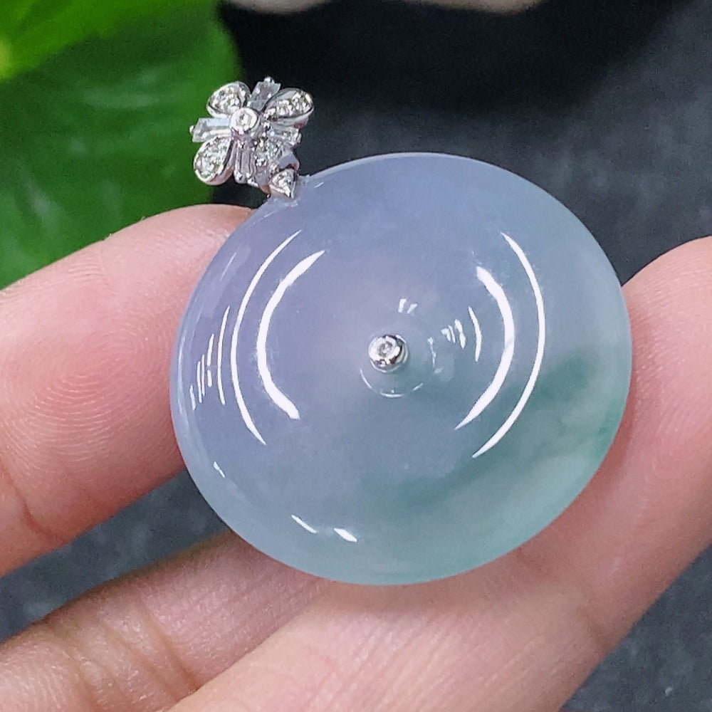 HUILIU HQ jadeite peace knot pendant with 18k gold and diamond, elegant jewelry piece, weighs approximately 7 grams.