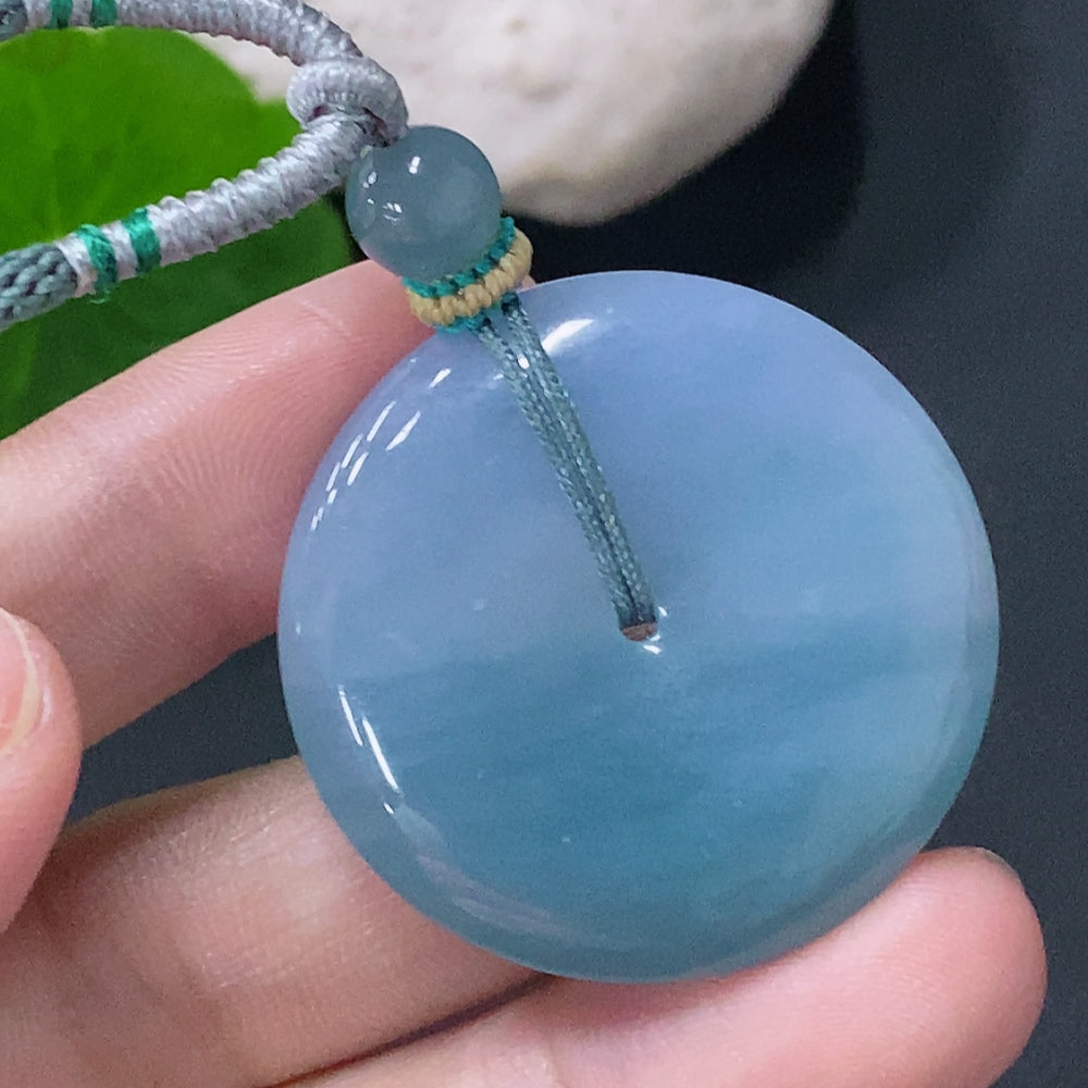 HUILIU HQ jadeite pendant featuring a peace knot design, approximately 15.2g including the rope, showcasing smooth green jade craftsmanship.