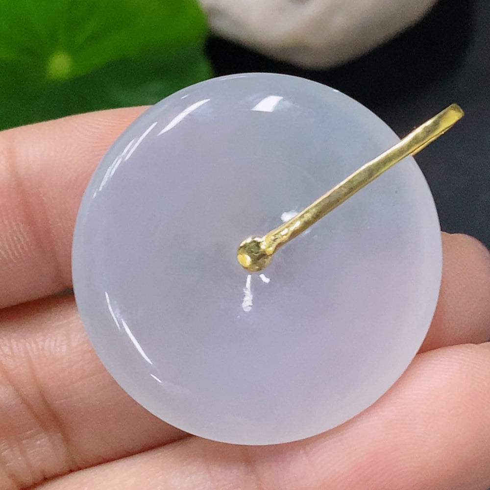 HUILIU HQ jadeite pendant with peace knot design, 18k gold accents, diamond details, weighs approximately 9.98g.