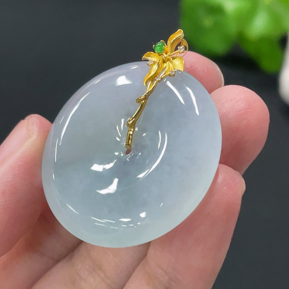 Huiliu HQ jadeite pendant featuring a peace knot design with diamond accents, crafted from polished green jadeite gemstone.