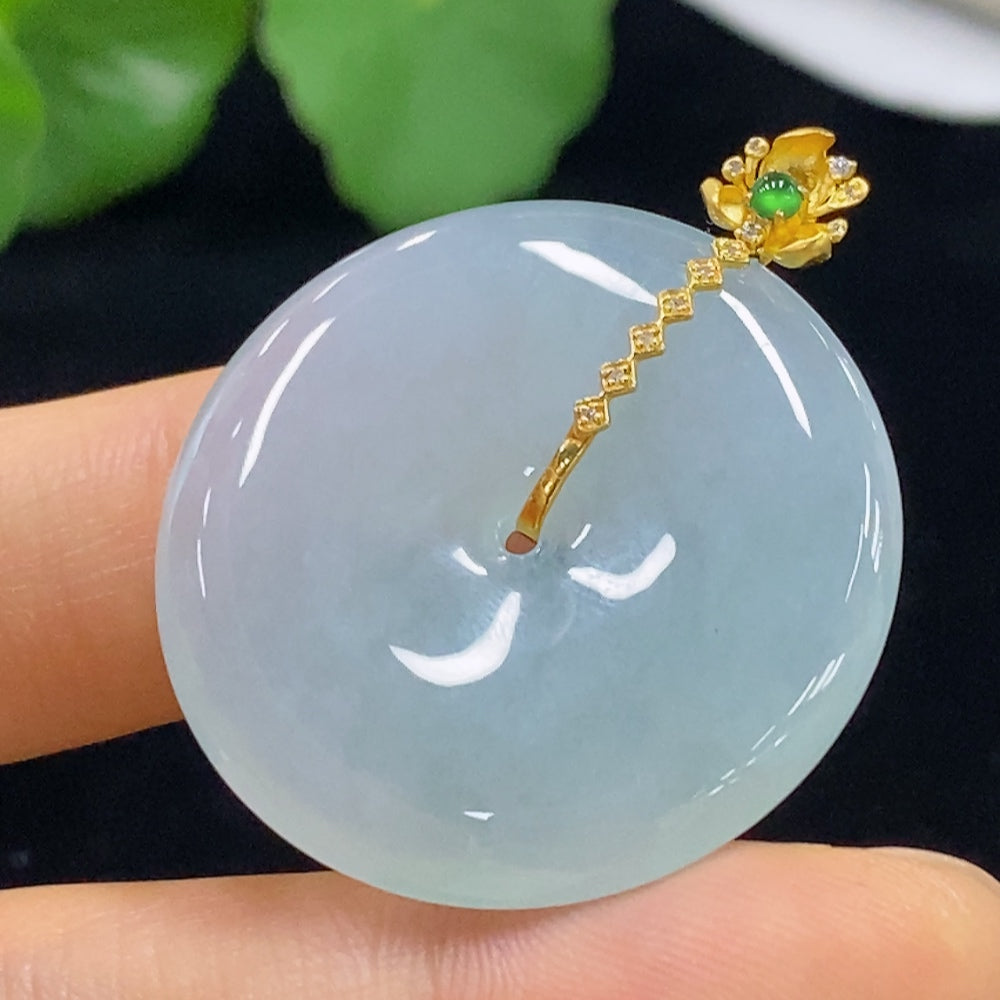 Huiliu HQ jadeite pendant featuring a peace knot design with inlay and diamond accents, showcasing intricate craftsmanship.