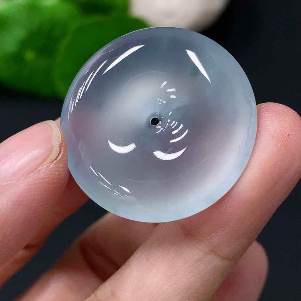 HUILIU HQ Jadeite pendant and peace ring, crafted from jade, weighing 9.422 grams, featuring smooth, polished surface and elegant design.