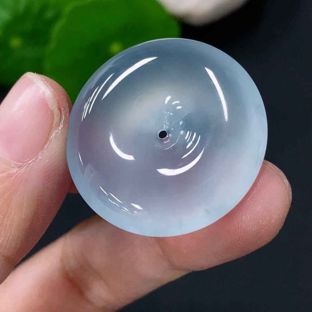 HUILIU HQ jadeite pendant in a peace ring design, weighing 9.422g, showcasing smooth green jade with intricate craftsmanship.