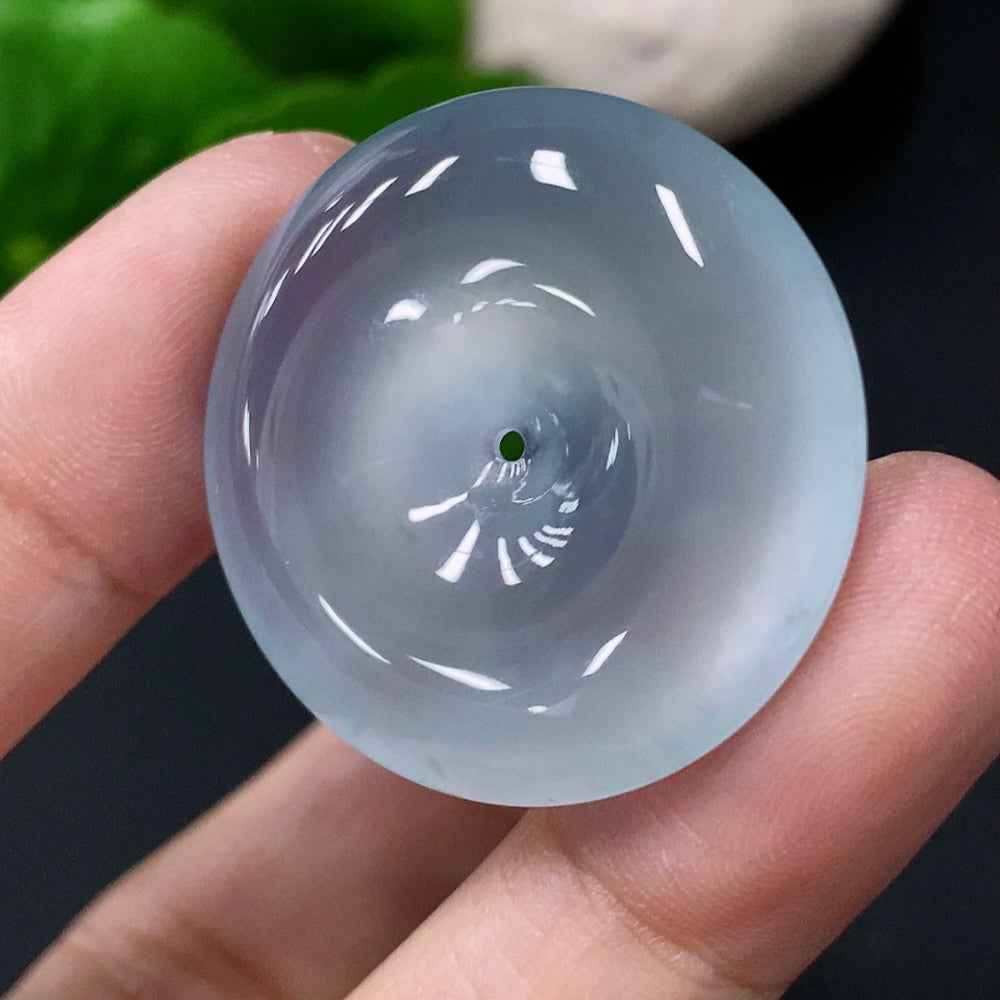 HUILIU HQ jadeite pendant and peace ring, crafted from jade, weighing 9.422g, featuring smooth, polished surfaces and intricate design.