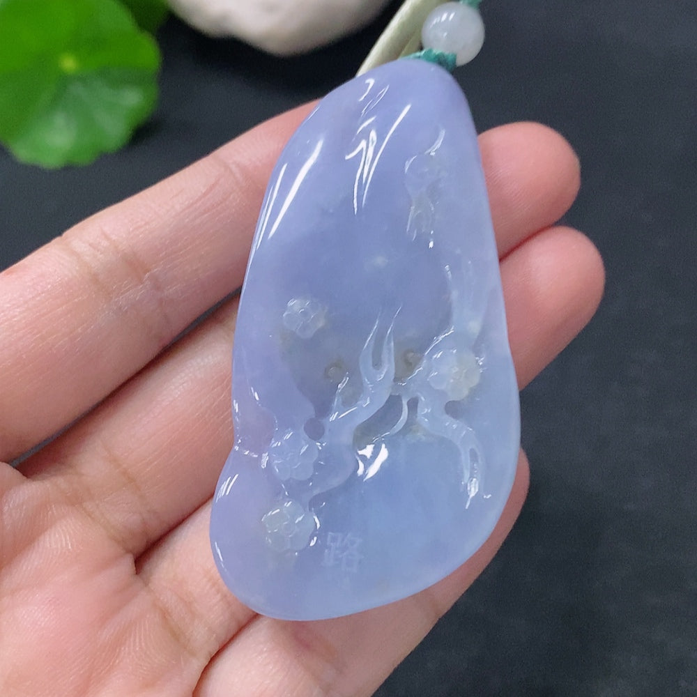 Jadeite pendant featuring a Sika Deer design from HUILIU HQ, weighing approximately 31.92g, carved from high-quality jade.