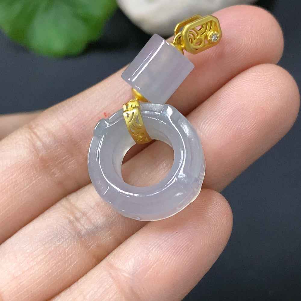 HUILIU HQ jadeite pendant with 18K gold clasp, showcasing a smooth green jade stone, total weight 6.043g.