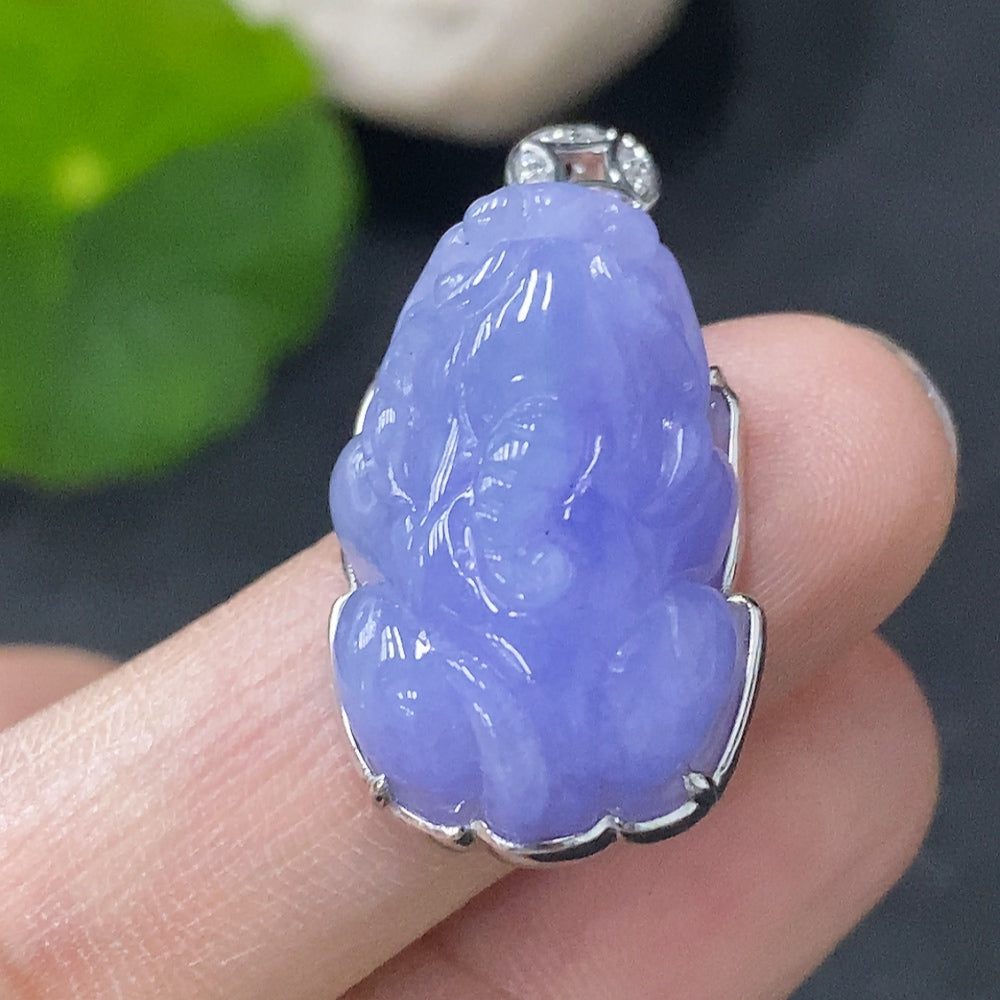 Jadeite Pixiu pendant by HUILIU HQ with 18K gold accents and diamond details, showcasing the detailed carved jade design.