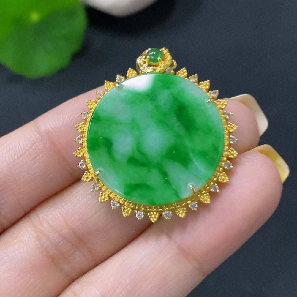 HUILIU HQ jadeite plain pendant necklace with 18k gold, approximately 3.65g, showcasing a smooth jadeite pendant.