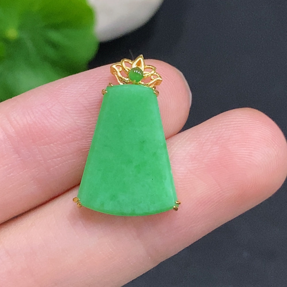 Jadeite plain pendant necklace with 18K gold setting, lightweight jewelry by HUILIU HQ featuring a smooth jade pendant.
